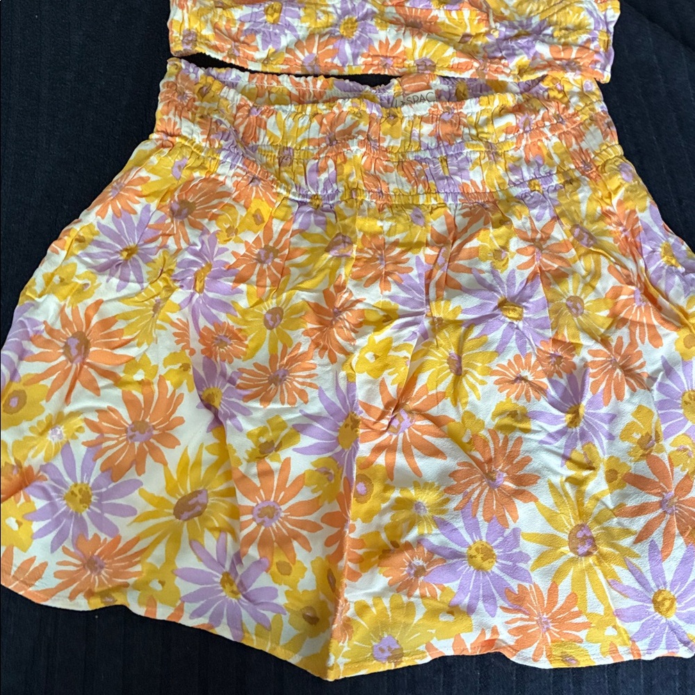 L *Space Floral Smocked Two-Piece Set - Picture 6 of 10